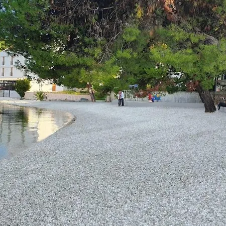 Lavandula - Swimming Pool View