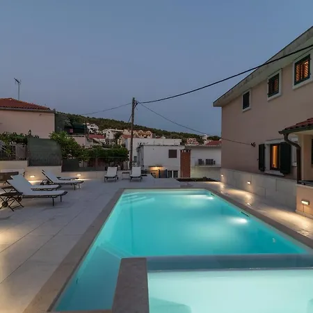 Lavandula - Swimming Pool View Pensjonat