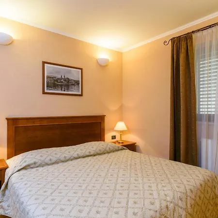 Lavandula - Swimming Pool View