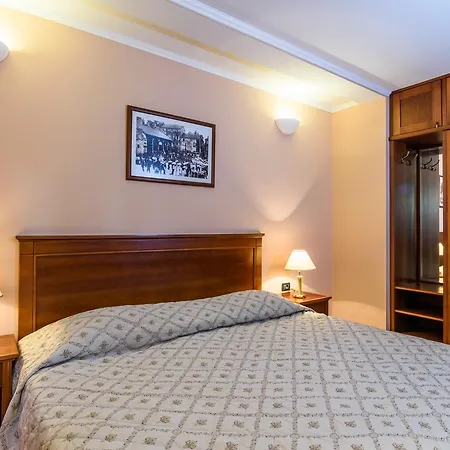 Lavandula - Swimming Pool View