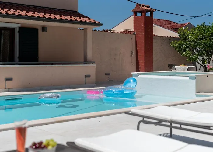 Lavandula - Swimming Pool View 4*