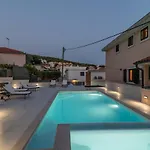 Apartment Villa Lavandula - Swimming Pool View Guest house