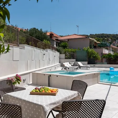 Lavandula - Swimming Pool View 4*