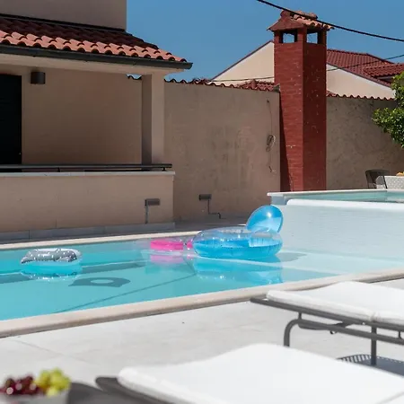 Lavandula - Swimming Pool View 4*