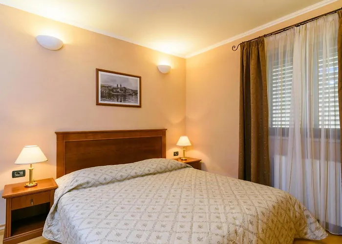 Apartment Villa Lavandula - Swimming Pool View