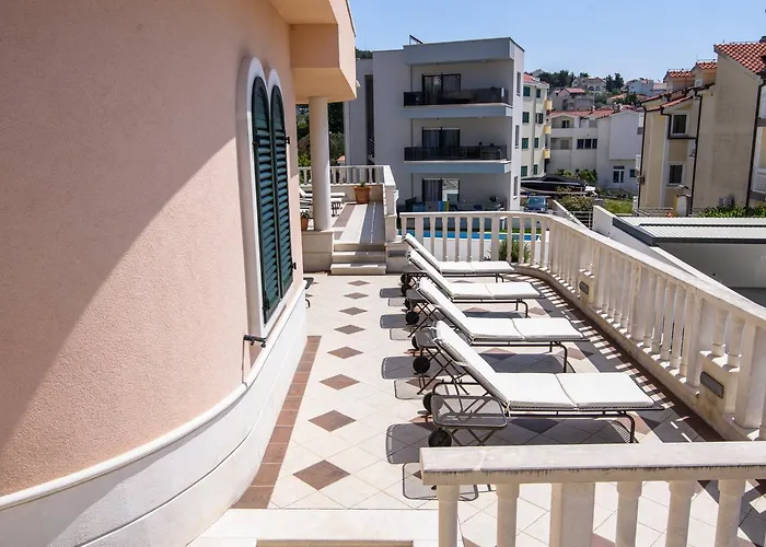 Lavandula - Swimming Pool View 4* Trogir