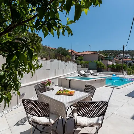 Apartment Villa Lavandula - Swimming Pool View Gasthof Trogir