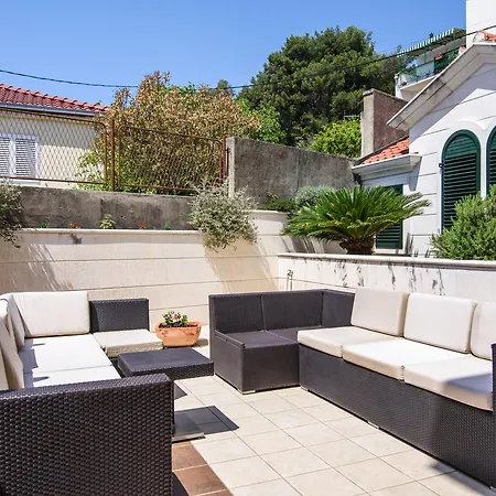 Apartment Villa Lavandula - Swimming Pool View Gasthof
