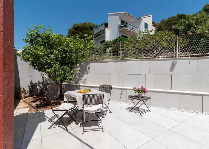 Lavandula - Swimming Pool View 4*